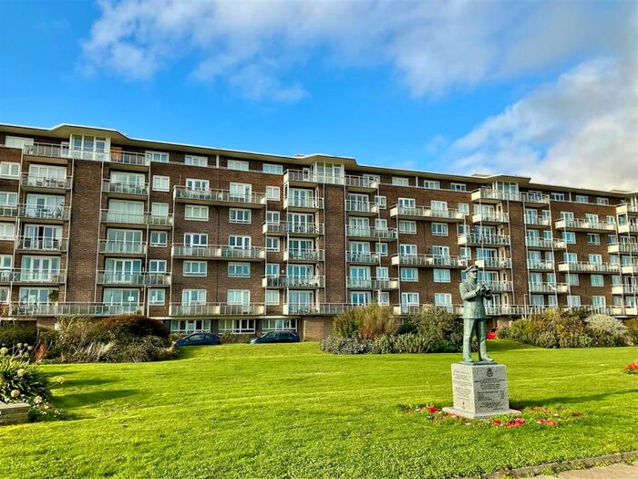 2 Bedroom Flat To Rent In The Gateway, Dover, CT16