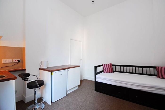 Studio To Rent In Knaresborough Place, Earls Court, London, SW5