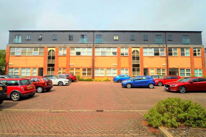 1 Bedroom Flat To Rent In Woodland Court, Soothouse Spring, St Albans AL3