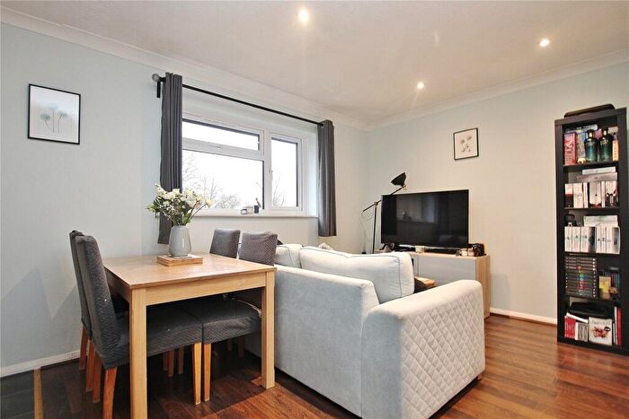 1 Bedroom Flat For Sale In Inkerman Road, Knaphill, Woking, Surrey, GU21