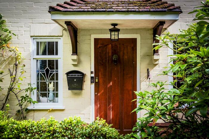 4 Bedroom Detached House For Sale In Newdigate Road, Beare Green, Dorking, RH5