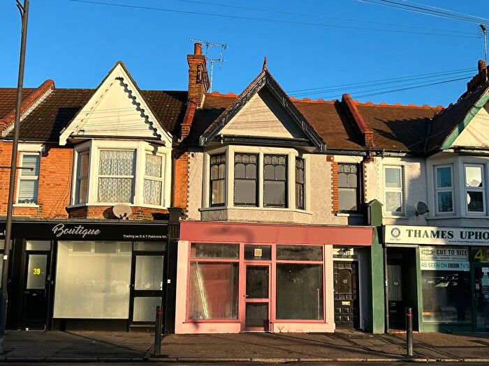 2 Bedroom Flat For Sale In Flat Amp; Studio, West Road, Westcliff-On-Sea, Essex, SS0