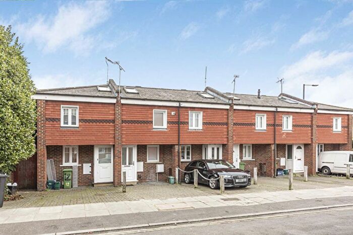 1 Bedroom Terraced House To Rent In Campbell Road, Twickenham, TW2