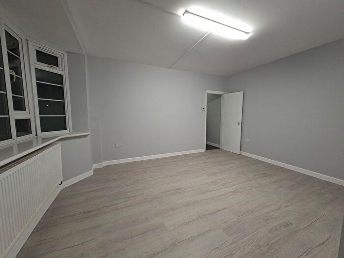 1 Bedroom Flat To Rent In Pembroke Road, London, N10