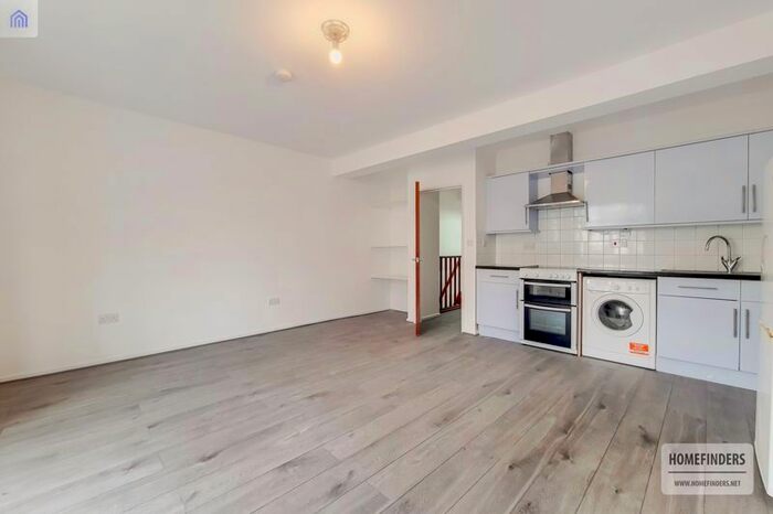 2 Bedroom Flat To Rent In Lea Bridge Road, London, E10