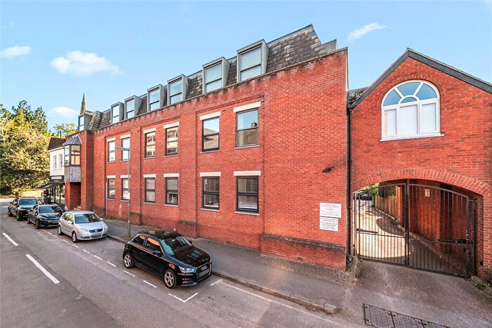 2 Bedroom Flat For Sale In Minorca Road, Weybridge, Surrey, KT13