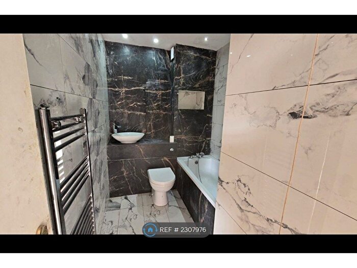 2 Bedroom Flat To Rent In Aspen Gardens, Poole, BH12