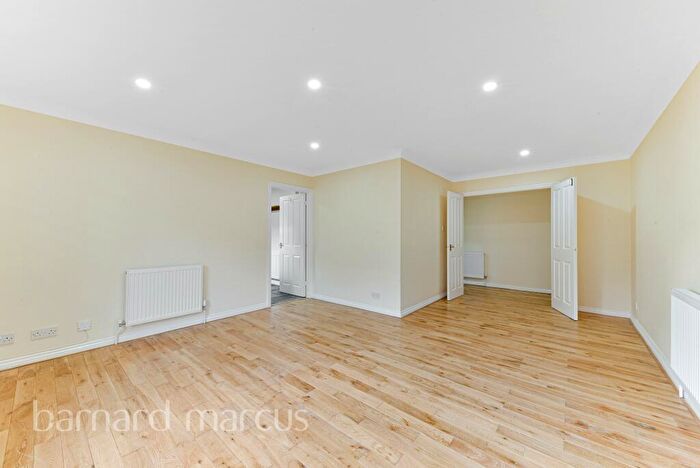 2 Bedroom Apartment To Rent In Glenbuck Road, Surbiton, KT6