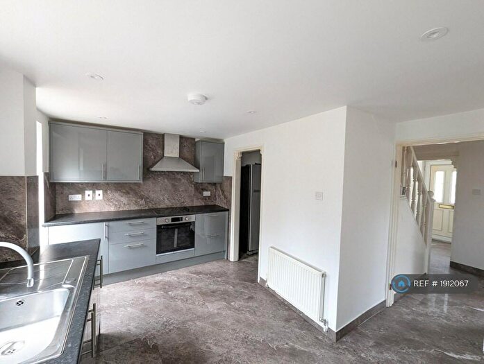 3 Bedroom End Of Terrace House To Rent In Wellington Drive, Bracknell, RG12