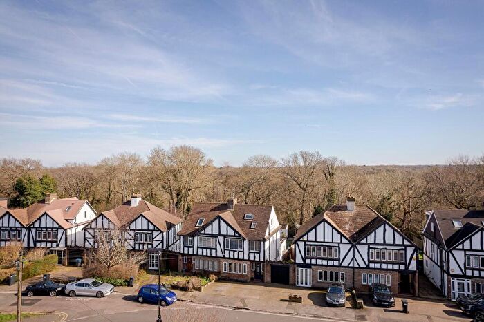 4 Bedroom Semi Detached House For Sale In Court Avenue, Coulsdon, CR5