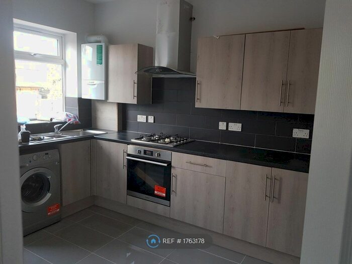 Studio To Rent In Wycombe Road, Ilford, IG2