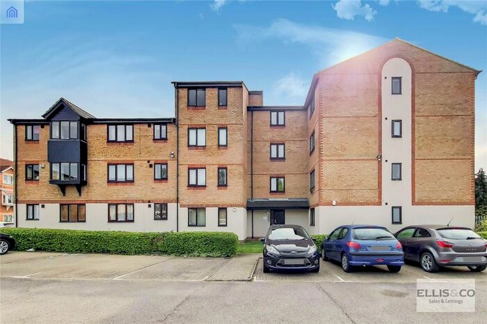 1 Bedroom Apartment To Rent In Linwood Crescent, Enfield, Middlesex, EN1
