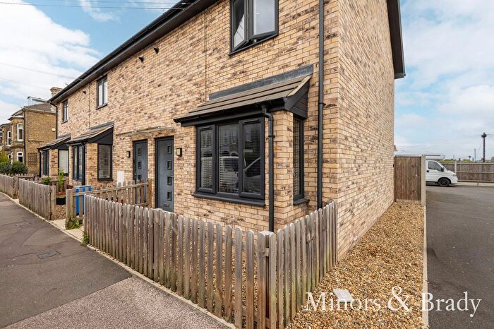 2 Bedroom End Of Terrace House To Rent In Carlton Road, Lowestoft, NR33