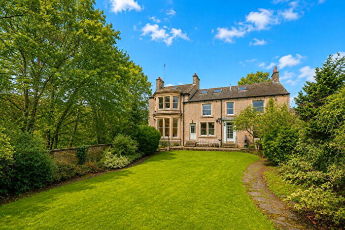 6 Bedroom Detached House For Sale In Off Thirstin Road, Honley, HD9