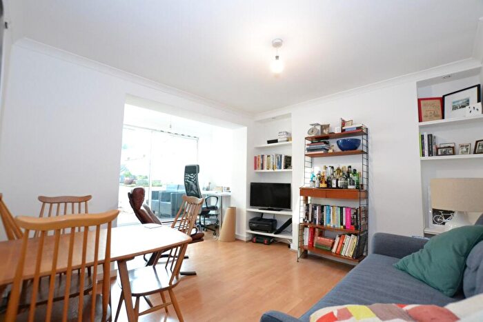 1 Bedroom Flat To Rent In Forest Road, Dalston, E8