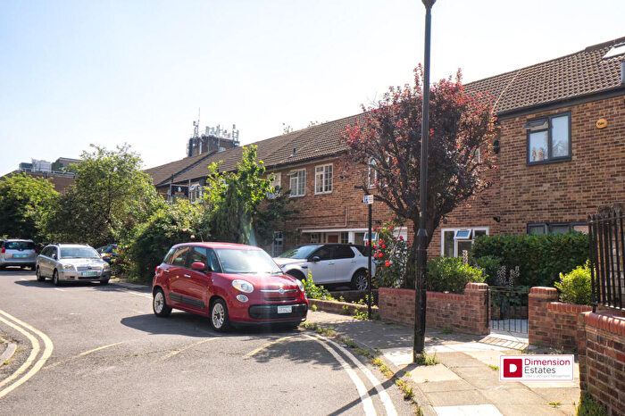 4 Bedroom Terraced House To Rent In Paragon Road, Hackney, London, E9