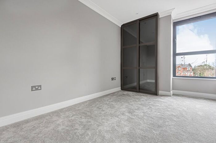 2 Bedroom Apartment For Sale In Virginia Water, Surrey, GU25