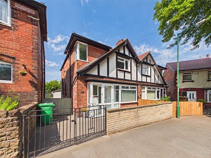 3 Bedroom Semi-Detached House For Sale In Weardale Road, Nottingham, Nottinghamshire, NG5
