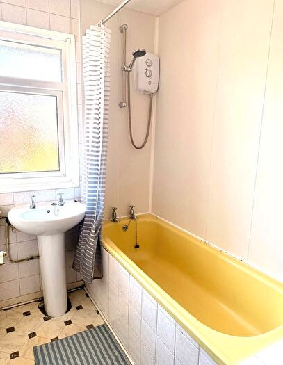 3 Bedroom Semi Detached House To Rent In Laithwaite Close, Sutton Manor, St. Helens, WA9