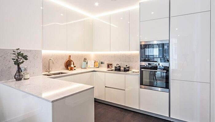 2 Bedroom Flat To Rent In Thornes House, Charles Clowes Walk, London, SW11