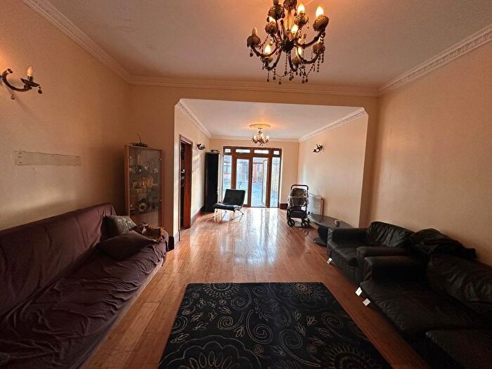 4 Bedroom Terraced House To Rent In Park Road, Ilford, IG1