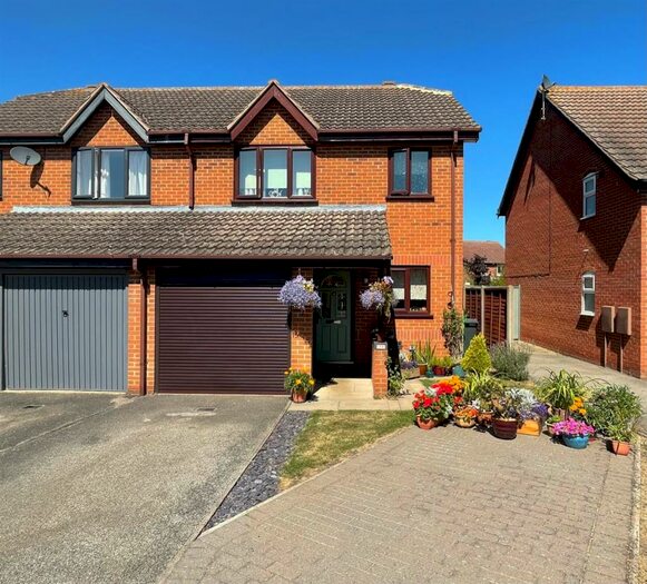 3 Bedroom Semi-Detached House For Sale In Westbeck, Ruskington, NG34