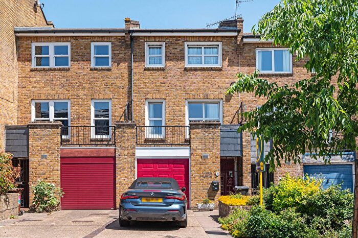 3 Bedroom Terraced House For Sale In Danesdale Road, Victoria Park, London, E9