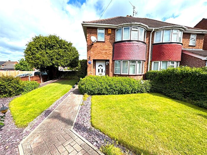 3 Bedroom Semi-Detached House For Sale In Newtown Road, Worcester, WR5