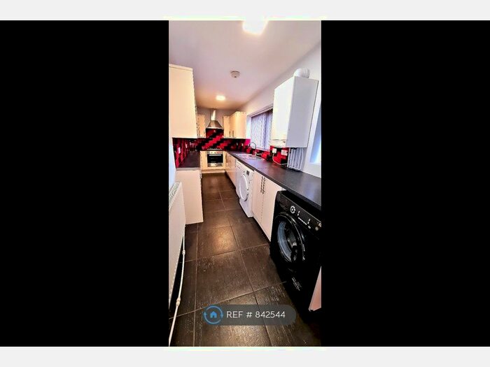 4 Bedroom End Of Terrace House To Rent In Colliery Street, Manchester, M11