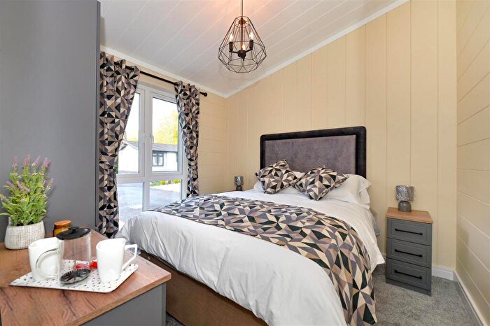 2 Bedroom Bungalow For Sale In Station Road, Bamford, Hope Valley, S33