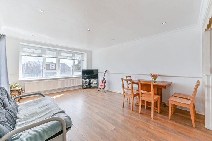 1 Bedroom Flat For Sale In Spencer Road, Mitcham, CR4