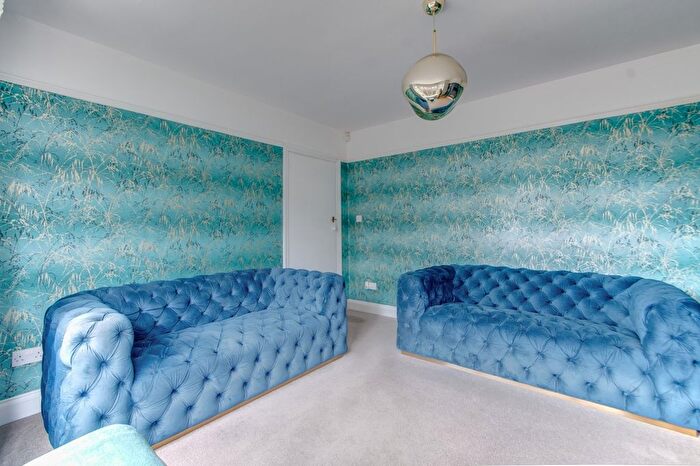 3 Bedroom Semi-Detached House For Sale In Meadow Brook Road, Birmingham, West Midlands, B31