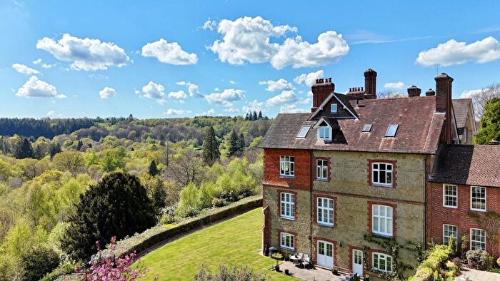 2 Bedroom Flat For Sale In Fernden Heights, Haslemere, GU27
