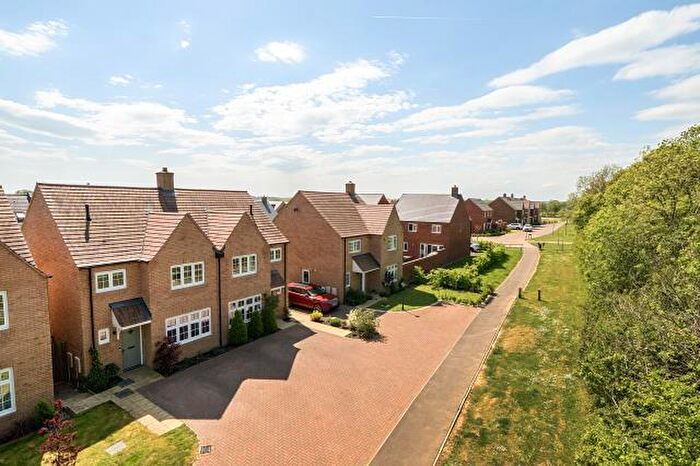 3 Bedroom Semi-Detached House For Sale In Betts Close, Banbury, OX16