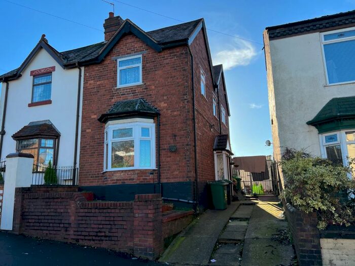 3 Bedroom Semi-Detached House To Rent In Pound Road, Oldbury, West Midlands, B68