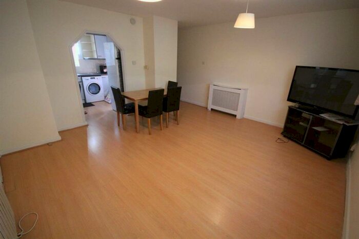 2 Bedroom Flat To Rent In Dormans Close, Northwood, HA6