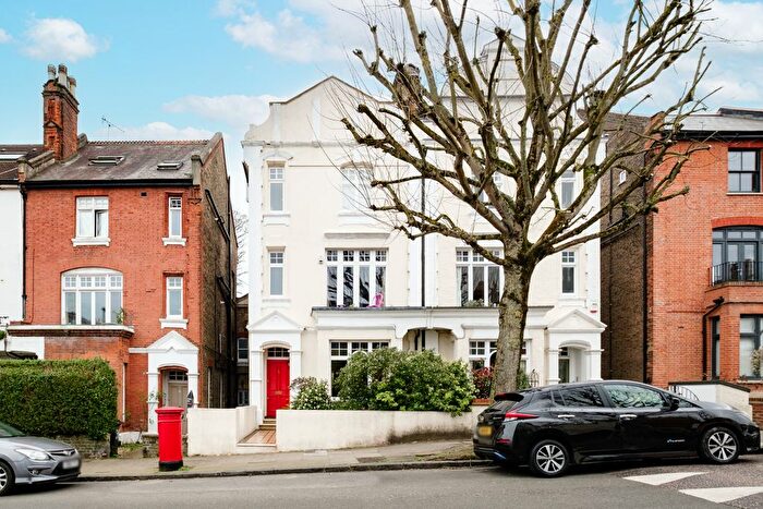2 Bedroom Maisonette For Sale In Muswell Road, London, N10