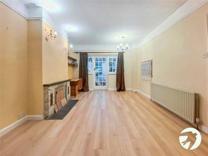 4 Bedroom Semi-Detached House To Rent In Archery Road, Eltham, London SE9