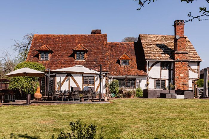 5 Bedroom Property For Sale In Cogmans Farm, Cogmans Lane, Outwood, Redhill, Surrey, RH1