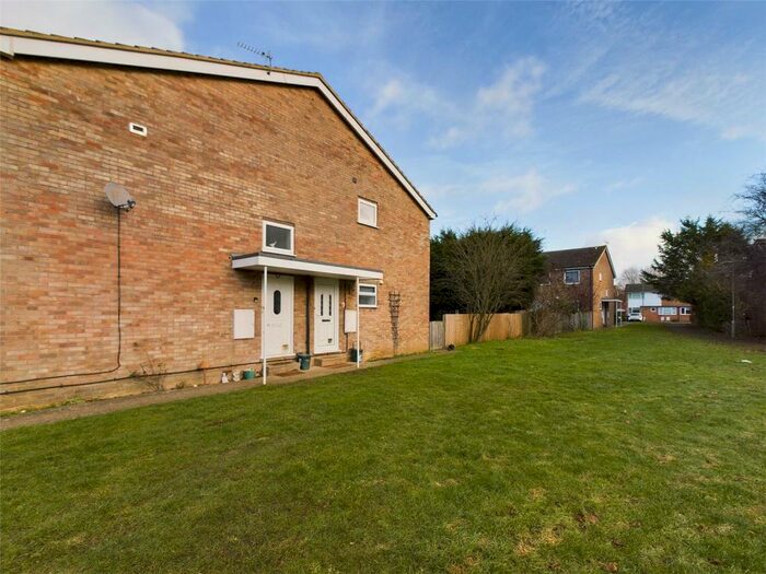 2 Bedroom Maisonette To Rent In Pym Walk, Thame, Oxfordshire, OX9