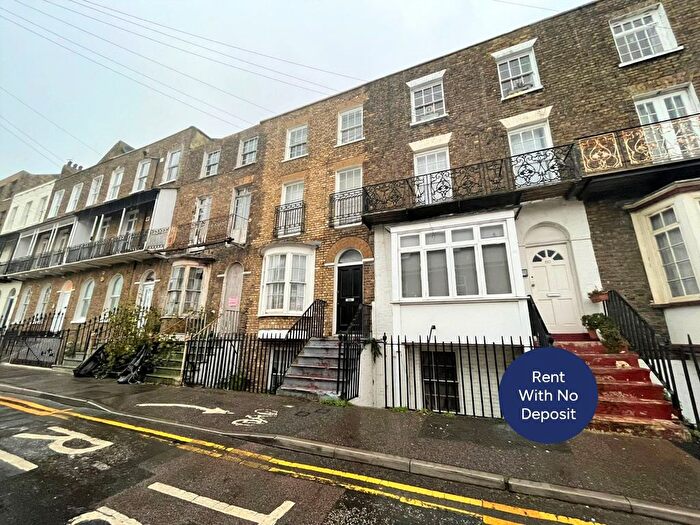 2 Bedroom Flat To Rent In Grosvenor Place, Margate, Kent, CT9