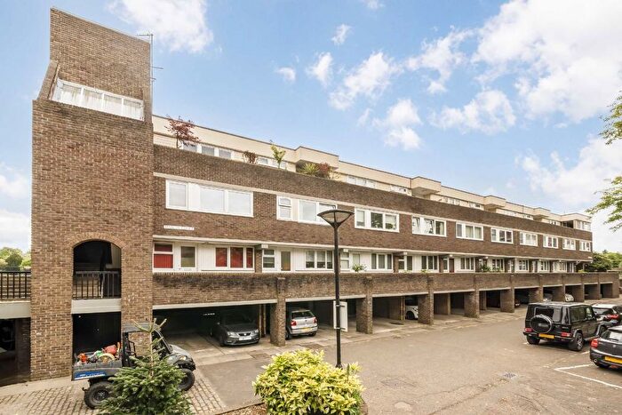 2 Bedroom Flat To Rent In Justin Close, Brentford, TW8