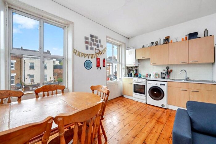 3 Bedroom Flat To Rent In Junction Road, Archway, London, N19