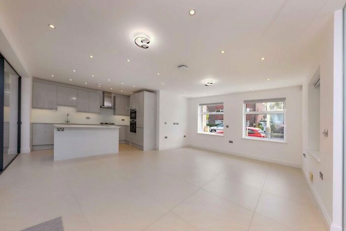 3 Bedroom Property To Rent In Loveday Road, London, W13