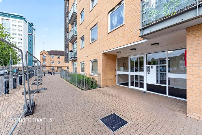 2 Bedroom Flat For Sale In Tilley Road, Feltham, TW13