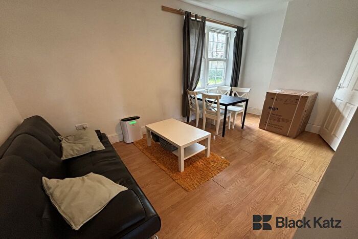 3 Bedroom Flat To Rent In Swan Mead, London, SE1