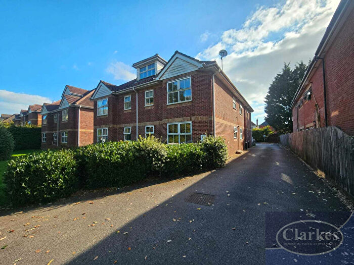 2 Bedroom Flat To Rent In Richmond Park Road, Charminster, Dorset, BH8