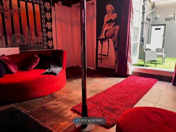 2 Bedroom Flat To Rent In Basement With Pole, Brighton, BN1