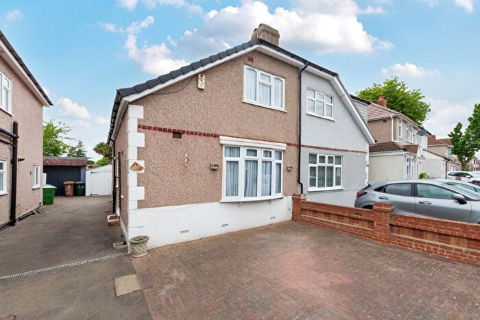 2 Bedroom Semi Detached House For Sale In Fen Grove, Sidcup, DA15