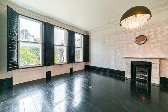 2 Bedroom Flat For Sale In Warwick Road, Earls Court, London, SW5